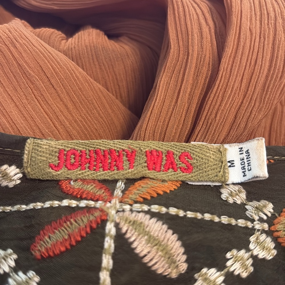 JOHNNY WAS Top Olive Green Embroidered Top! Short Sleeve Unstructured Top! Med - Picture 6 of 10
